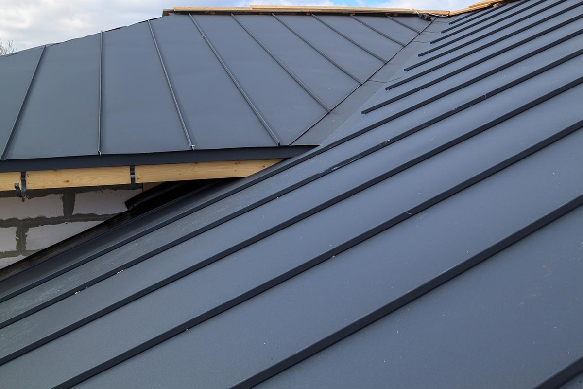 Metal roof with waterproofing layer