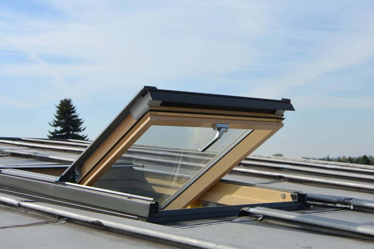 Roof windows mounted in a roof covered with an aluminum sheet.